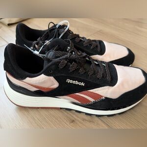 Reebok GL100 Classic Nylon and Suede Black/Cooper/Peach/Tan Sneakers
Multiple sz